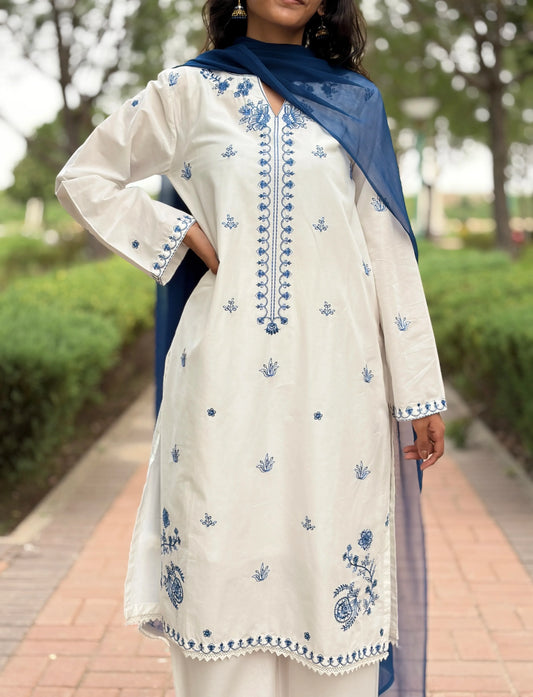 Celeste_Embroidered_3-Piece_Lawn